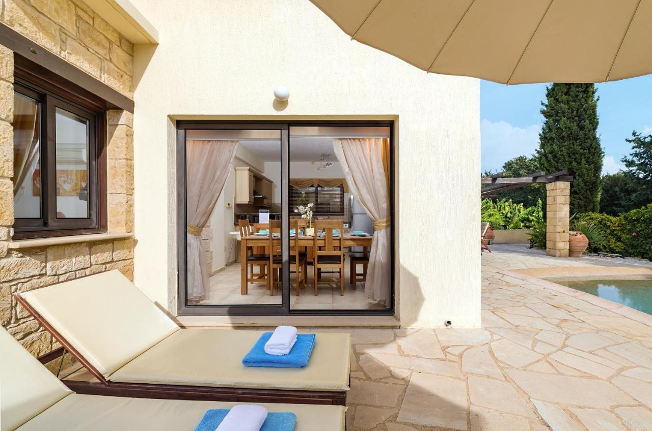 Villa Camelot By Ezoria Villas Coral Bay Exterior photo